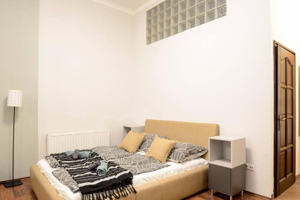 Famous Kiraly Street At Large 3Br 10Ppl @ Central Budapest Exterior photo