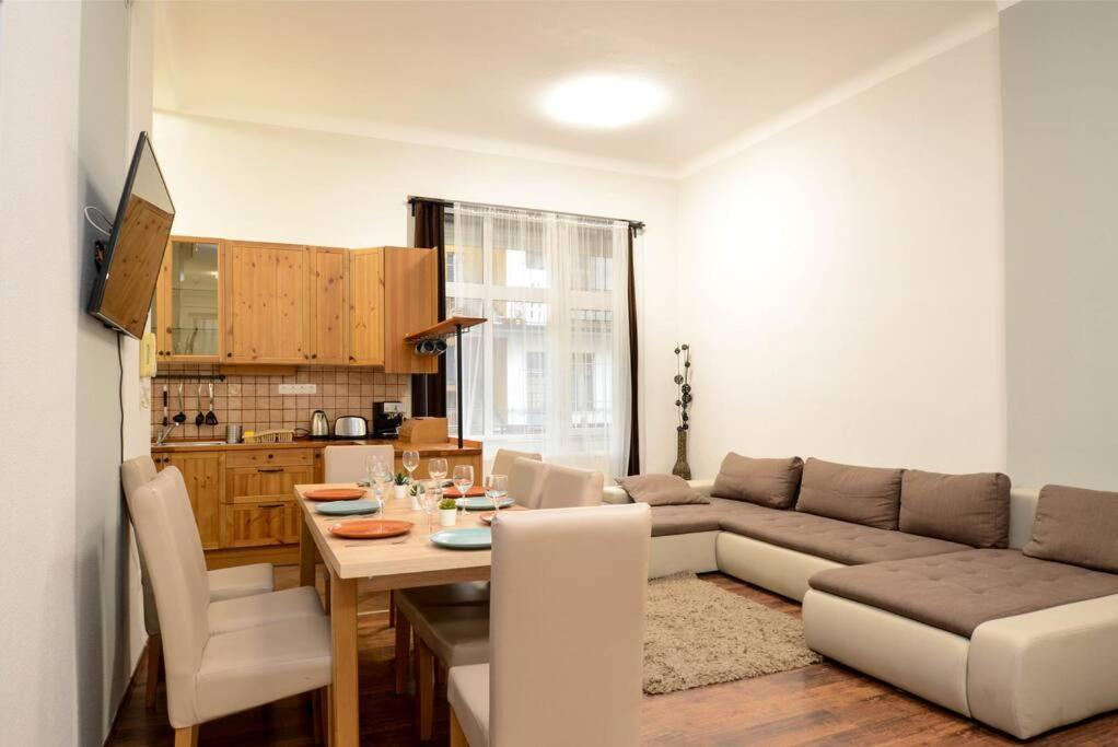 Famous Kiraly Street At Large 3Br 10Ppl @ Central Budapest Exterior photo